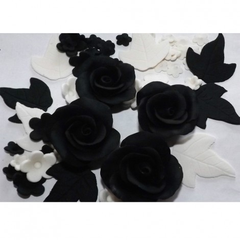 Juodos, baltos spalvos gėlių rinkinys su rožėmis